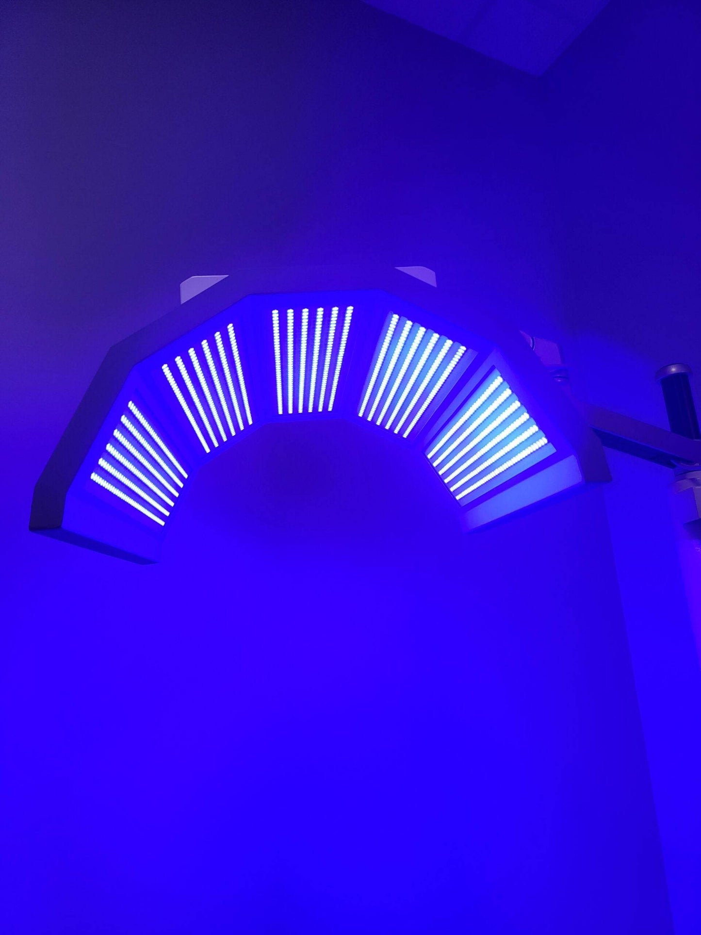 DermaMend Light Therapy Laser | Professional LED & Photobiomodulation - RVTmed.store